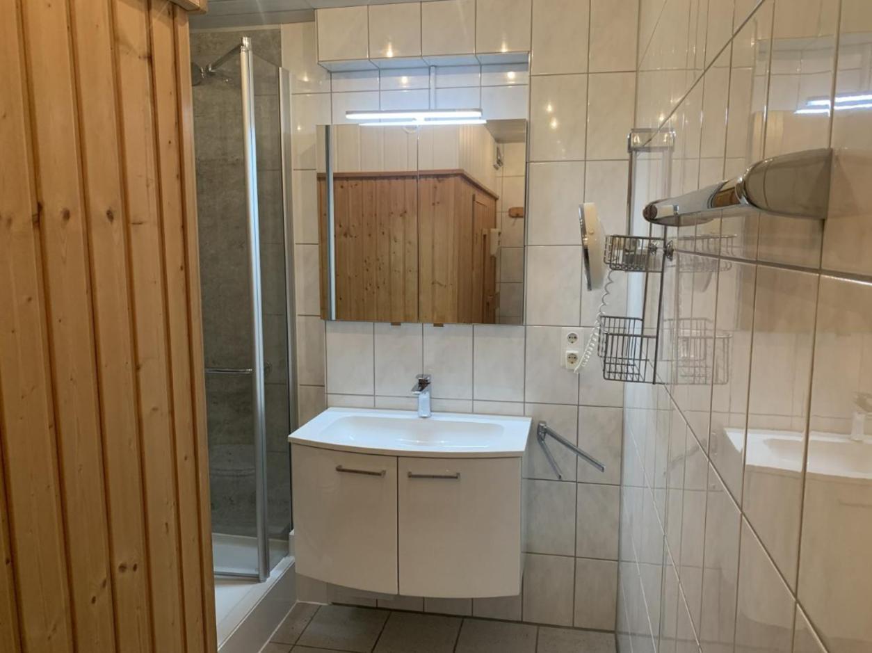 Central Leverkusen Apartment: Two-Bedroom Comfort with Dual Balconies Exterior photo