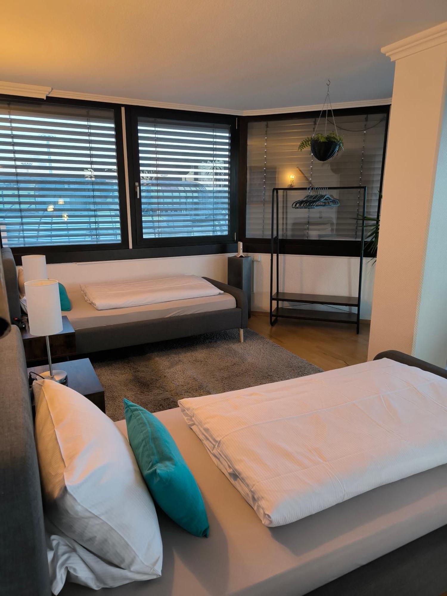 Central Leverkusen Apartment: Two-Bedroom Comfort with Dual Balconies Exterior photo