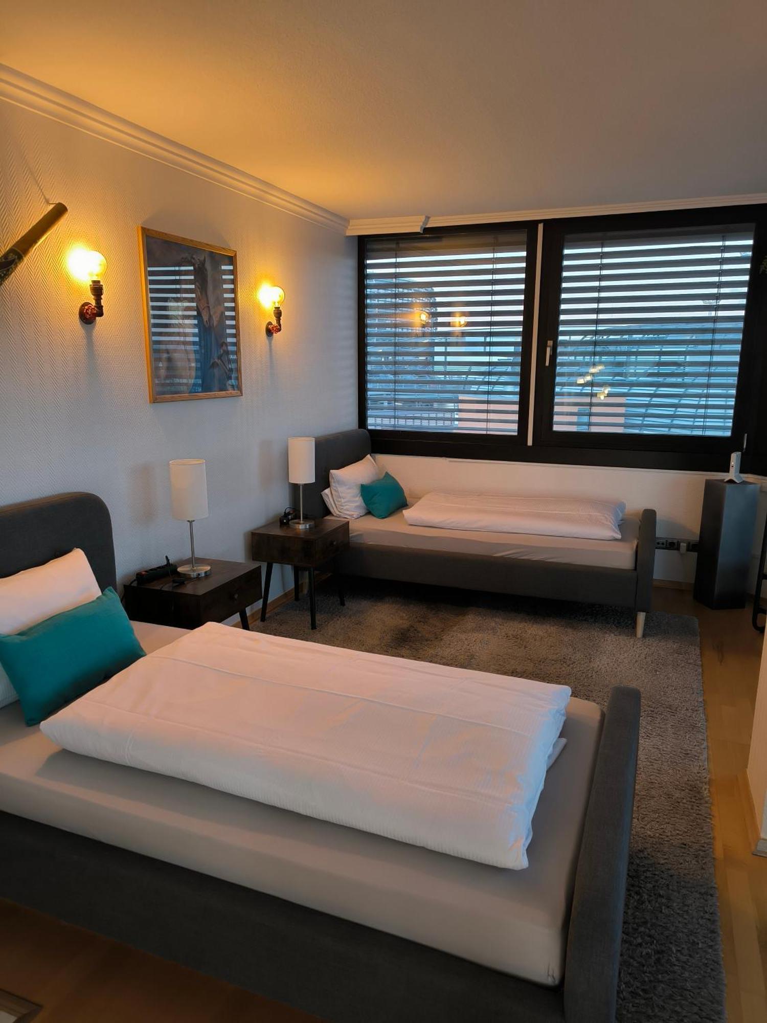Central Leverkusen Apartment: Two-Bedroom Comfort with Dual Balconies Exterior photo