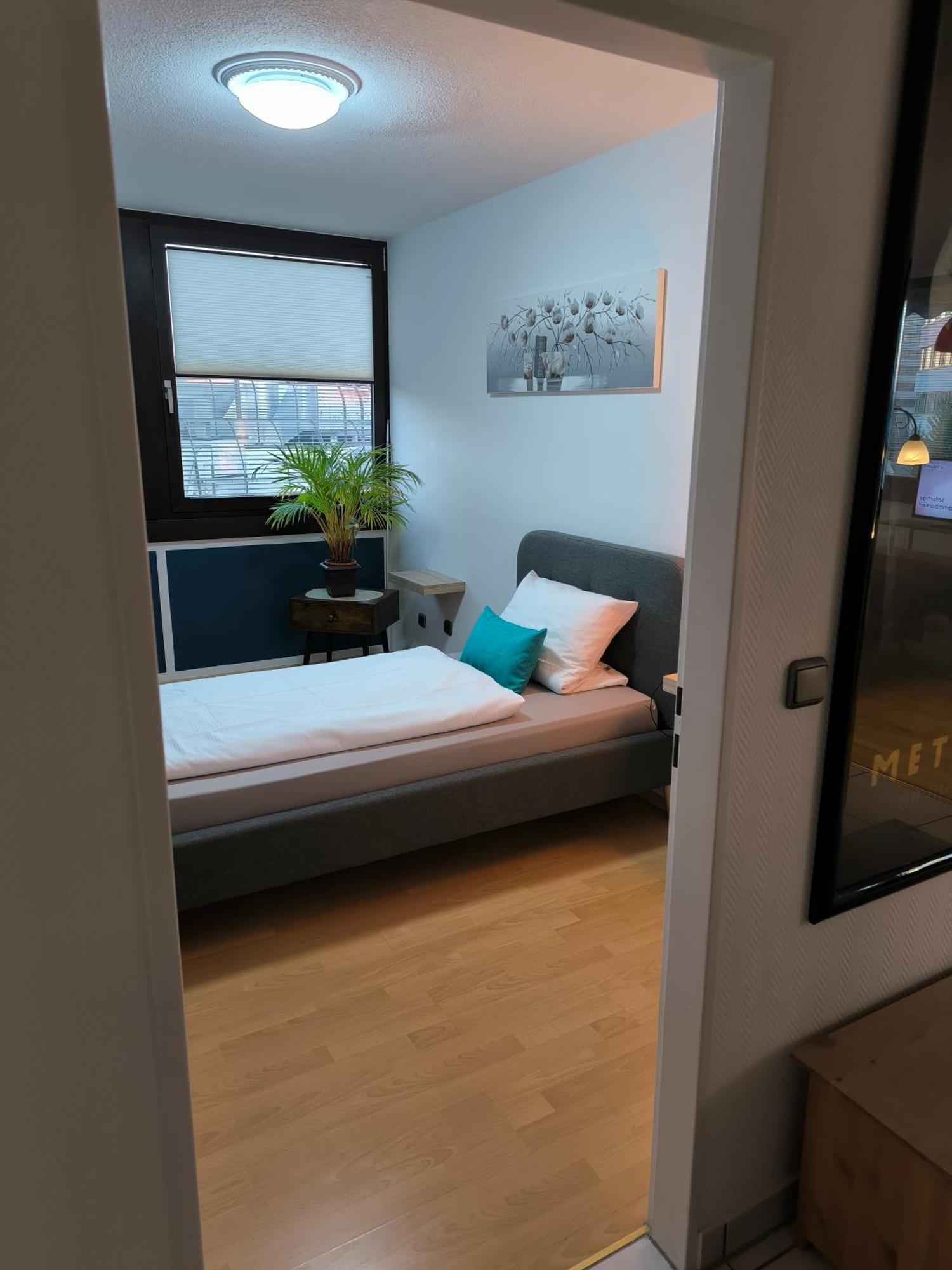 Central Leverkusen Apartment: Two-Bedroom Comfort with Dual Balconies Exterior photo