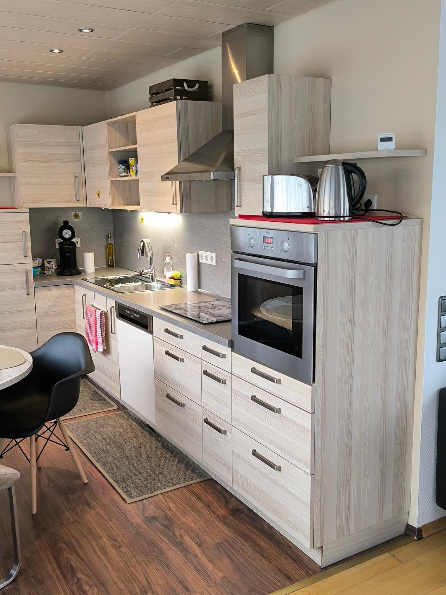 Central Leverkusen Apartment: Two-Bedroom Comfort with Dual Balconies Exterior photo