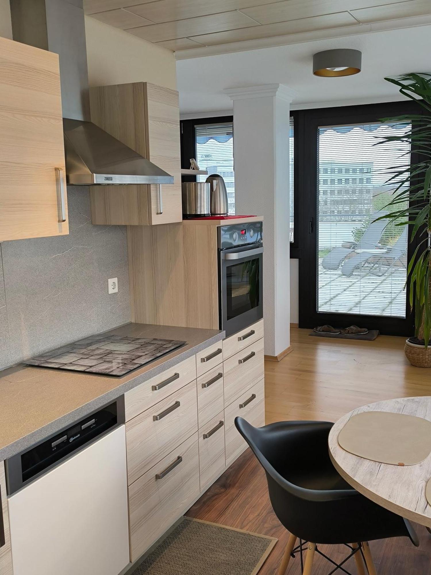 Central Leverkusen Apartment: Two-Bedroom Comfort with Dual Balconies Exterior photo